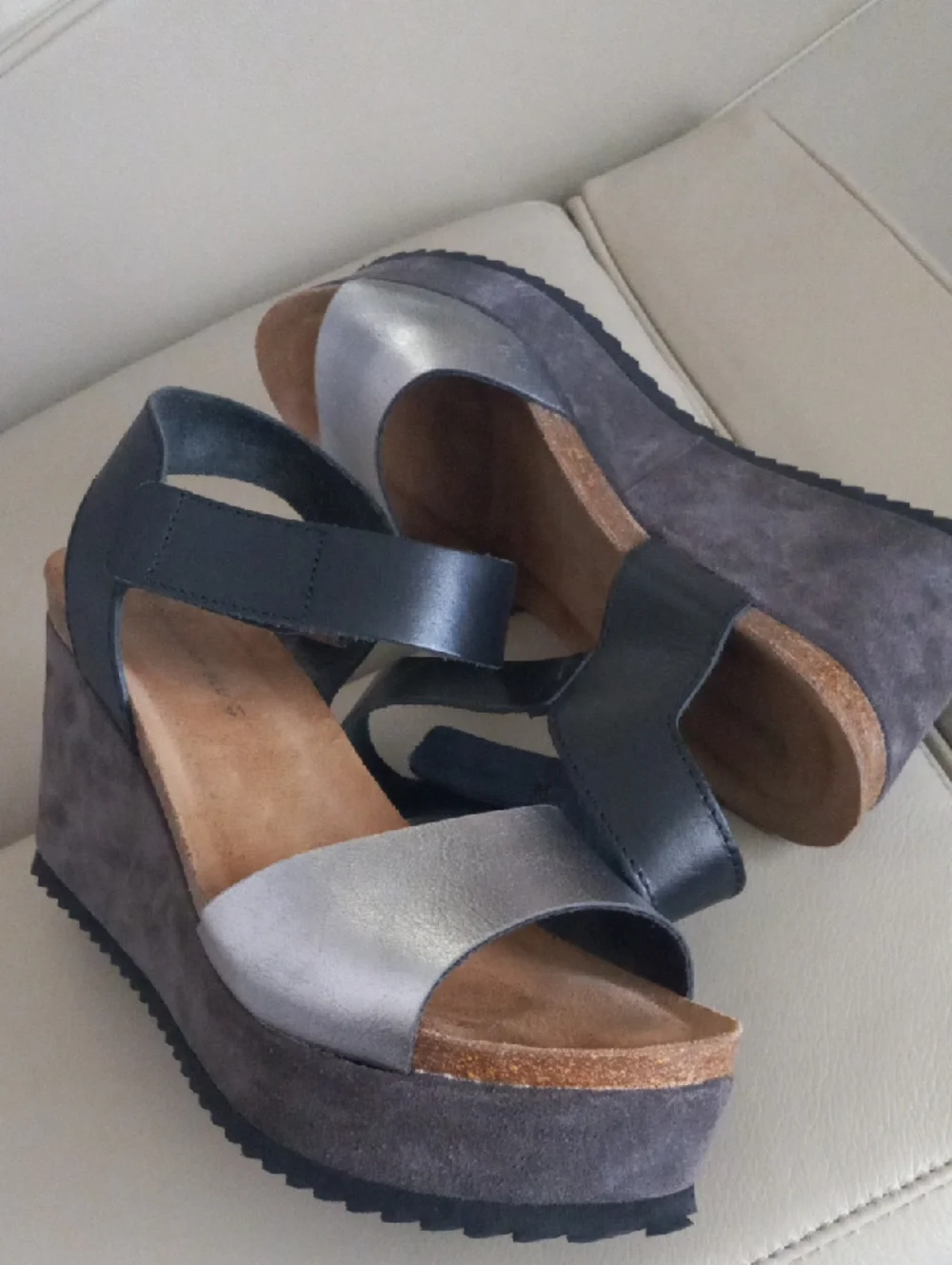 Chocolat Blu Metallic Silver and Black Platform Wedge Sandals Size EU 41